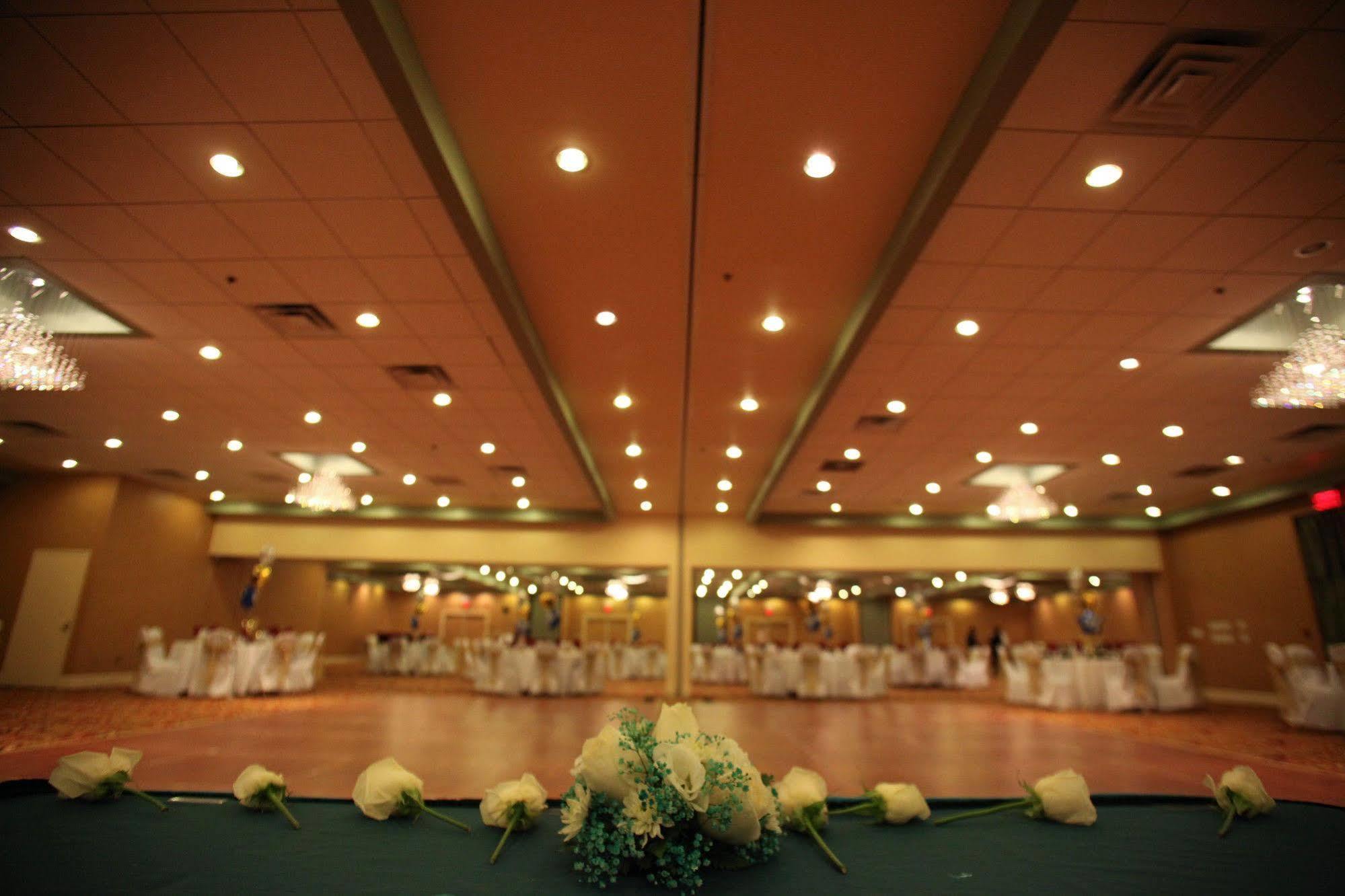 E Hotel Banquet & Conference Center أديسون المطعم الصورة